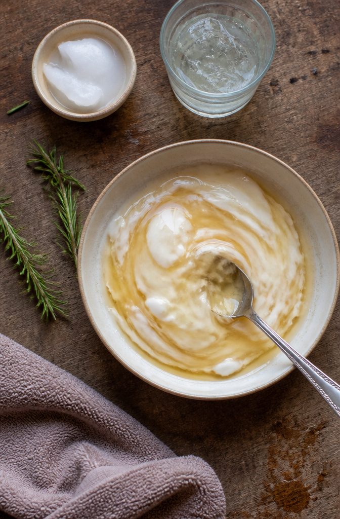 Onion juice with honey coconut oil and aloe vera for a hair mask